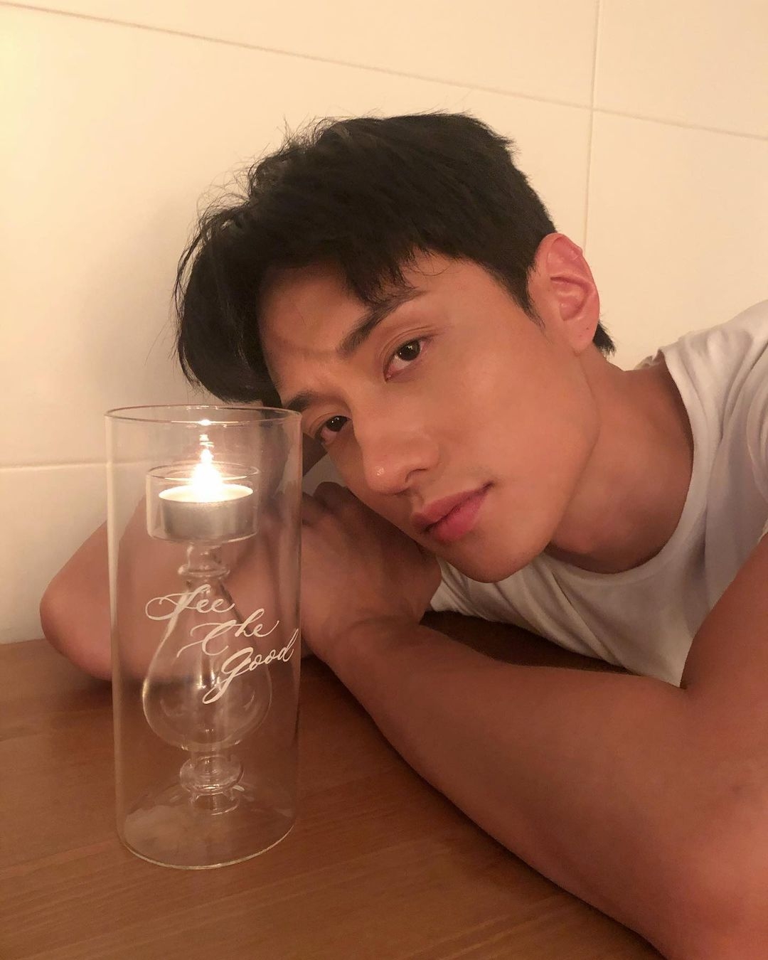 而哥哥張國榮則會由因《幻愛》而為人熟悉的小鮮肉劉俊謙飾演,亦剛亦柔的氣質絕對與哥哥吻合。