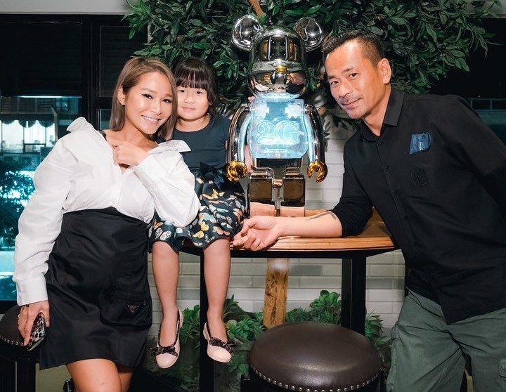 澳門賭業猛人周焯華(洗米華)與太太陳慧玲 Heidi(洗米嫂)近年愈來愈甜蜜,自去年傳出洗米嫂「戰勝」Mandy Lieu 穩坐正印寶座後,更不時與洗米華高調同框放閃