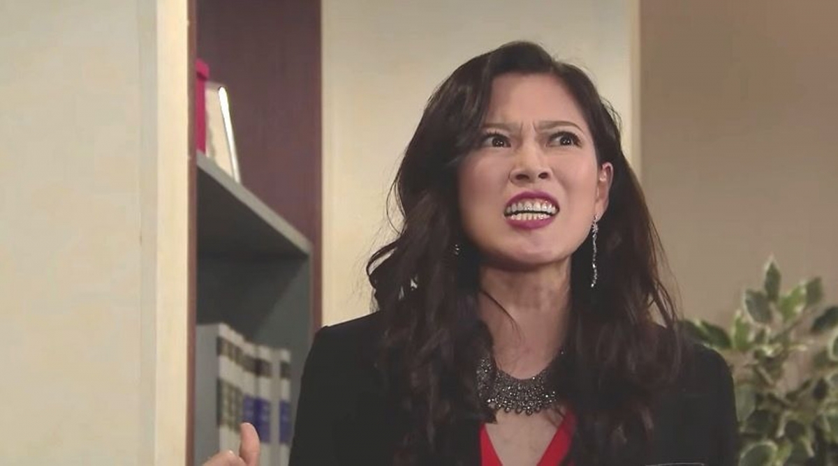 她又表示自己趕時間,要求車長開車門,再次用粗口辱罵車長