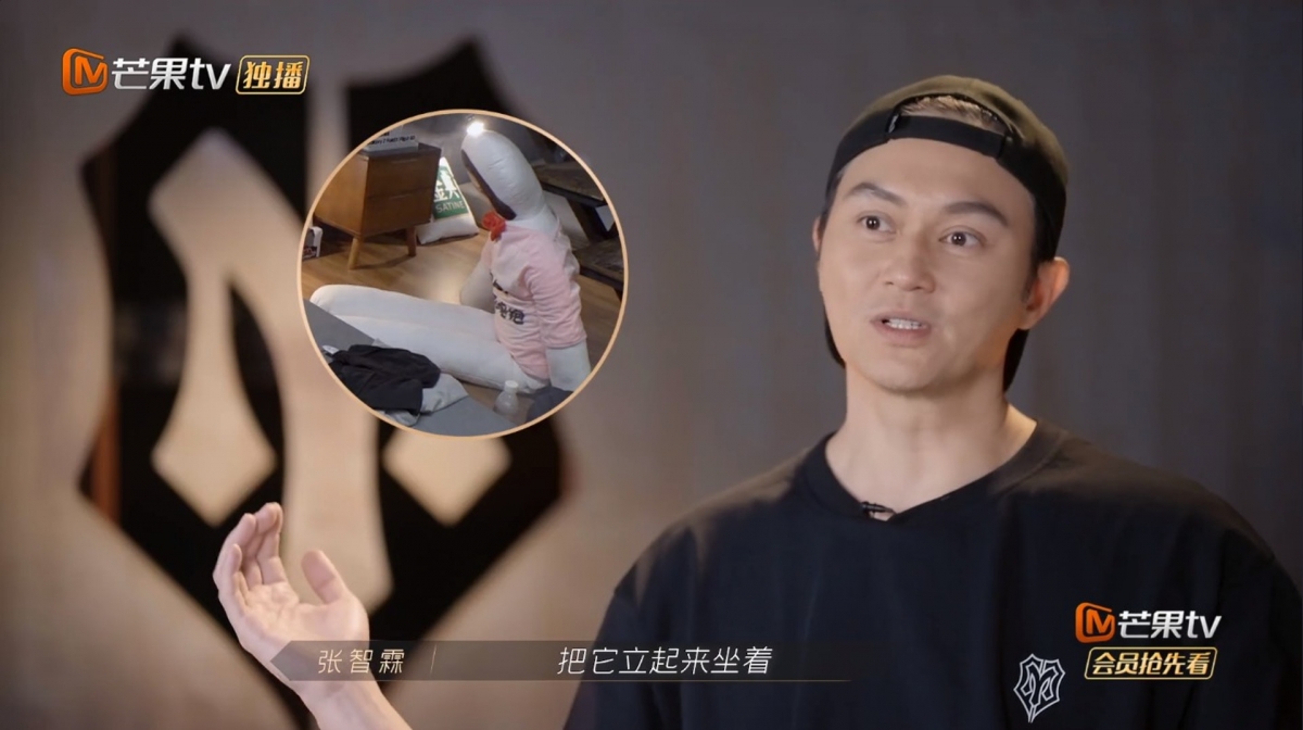 Chilam表示他曾把靚靚攬枕立起來「坐著」，但是起床一睜開眼時反而更恐怖！