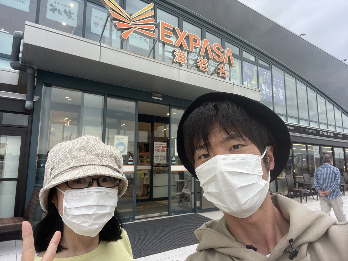 近日日本就有一對年齡相差足足 25 歲的 Youtuber 夫婦 Aki 與 Yoshitaka