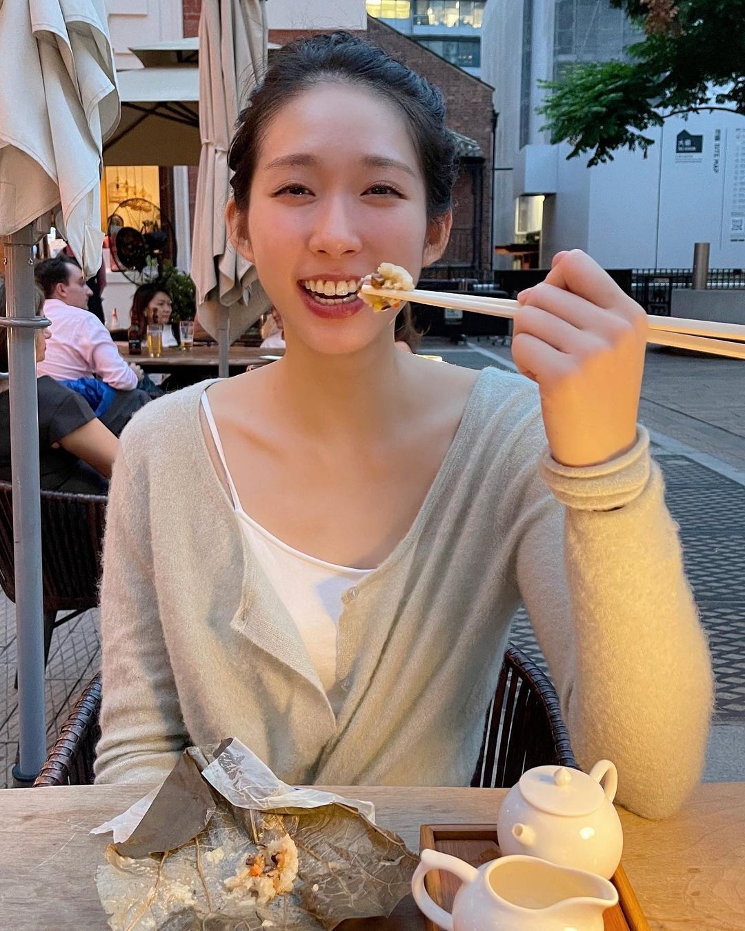 劍擊女神江旻憓因為擁有清純無害的氣質而備受愛戴!雖然擁有女神級外貌,不過江B私底下的傻大姐氣質絕對有著超大的反差萌,超討喜!