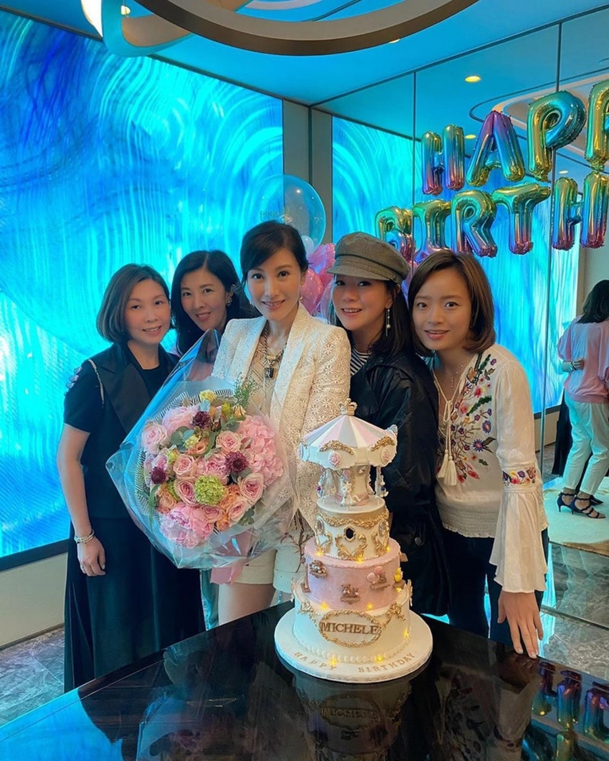 不過,有傳當時顧毅勇已有家室,且仍然未與前妻分開。因此,李嘉明只能與顧毅勇發展地下情;