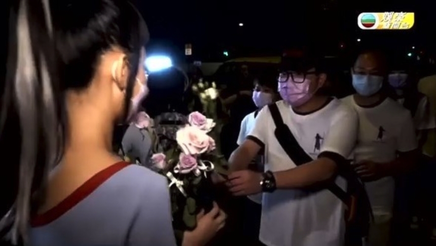 炎明熹獲粉絲團獻花超詭異