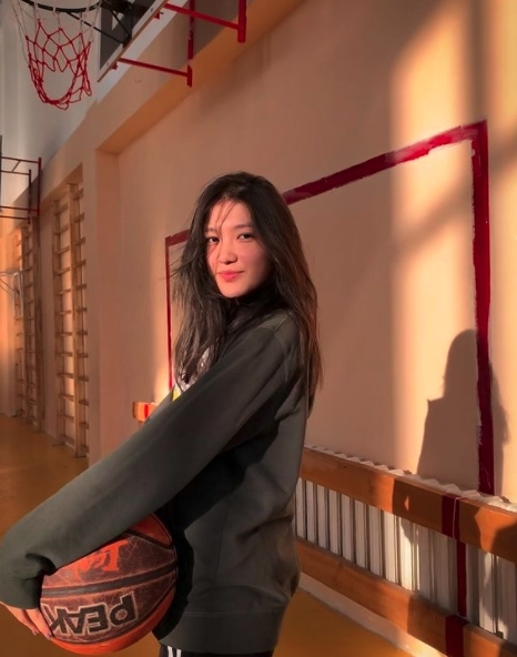 哈薩克最深的印象就是盛產美女,一位美女拍球員Sabina Altynbekova(莎賓娜)曾經瘋魔一時