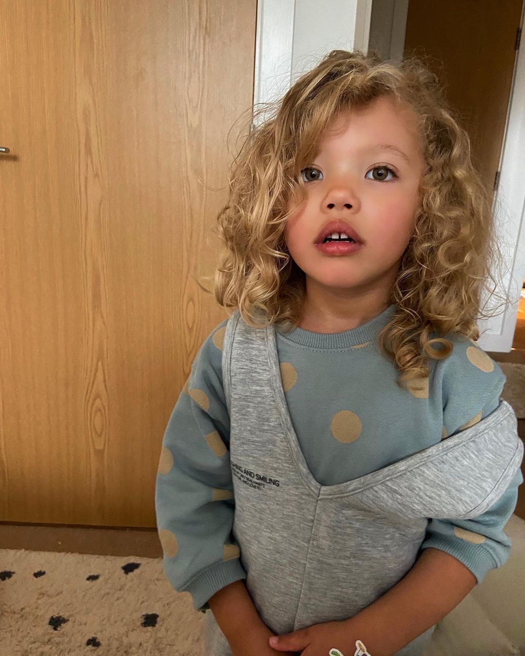 這位居住於英國伯克郡梅登黑德(Maidenhead)的三歲小妹妹Elise