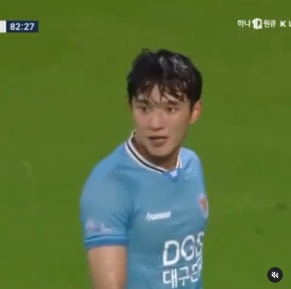24歲的鄭勝元早已憑住俊俏外貌在韓國稍有名氣,每場有他的比賽都會吸引一班小迷妹入場支持並為他拍照