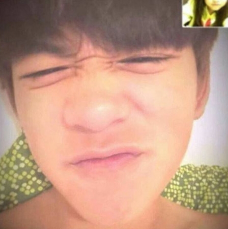 Lucas 和女友視訊和親臉頰的親密照曝光