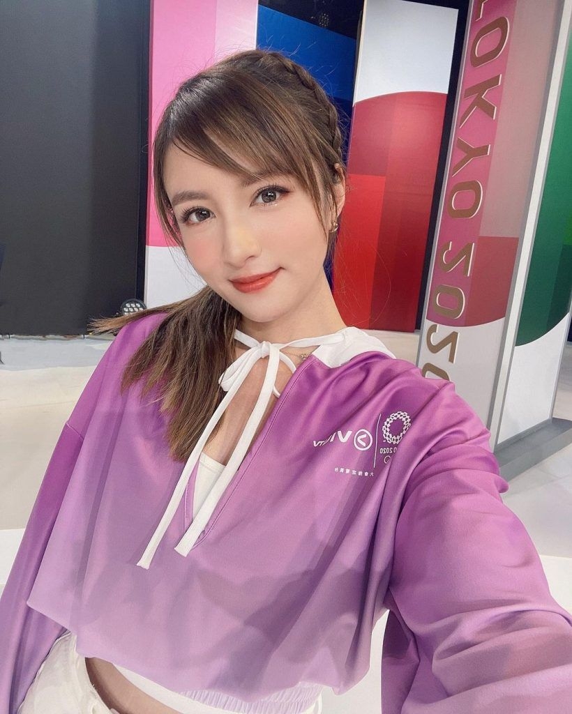 陳嘉倩杜汶澤｜陳嘉倩的妝容，網民似乎都有微言，認為她的妝感太濃