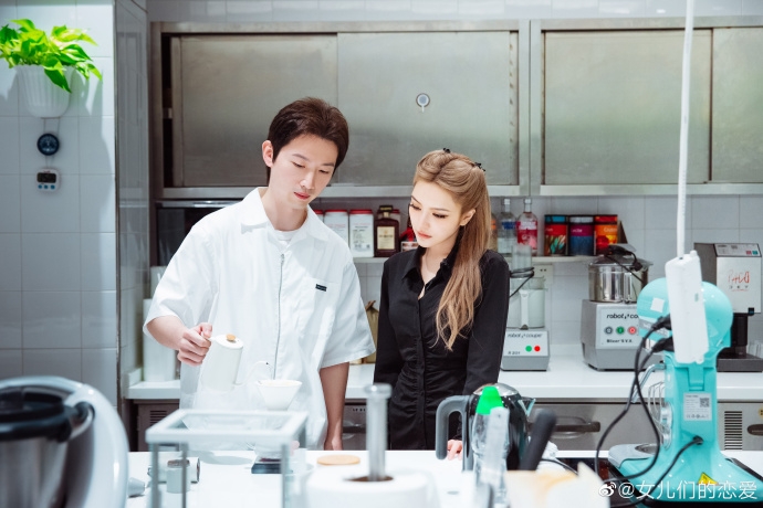 對傳聞沒有一絲懷疑的周揚青,還擔心男友姊姊的心情