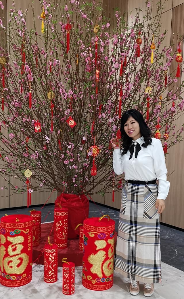 七羽仙(七師傅)憑ViuTV的《鬼同妳上位》真人Show而迅速走紅