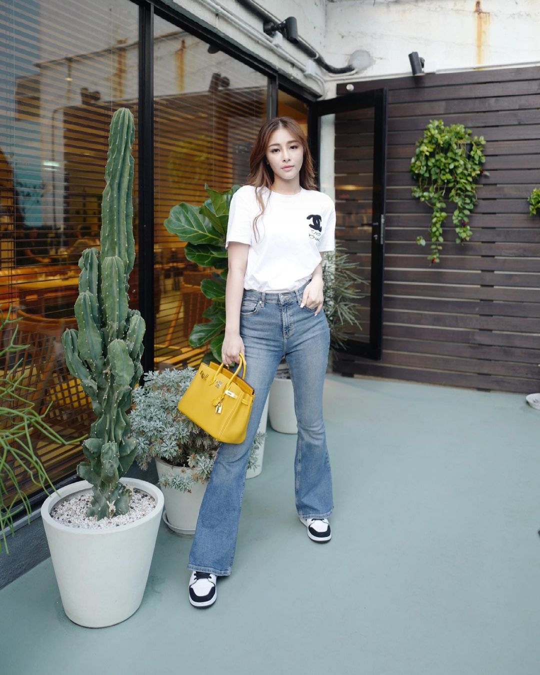 蔚雨芯不時在 IG 以不同的角度大曬她的名牌手袋,大多數曬 Hermès 手袋最多。
