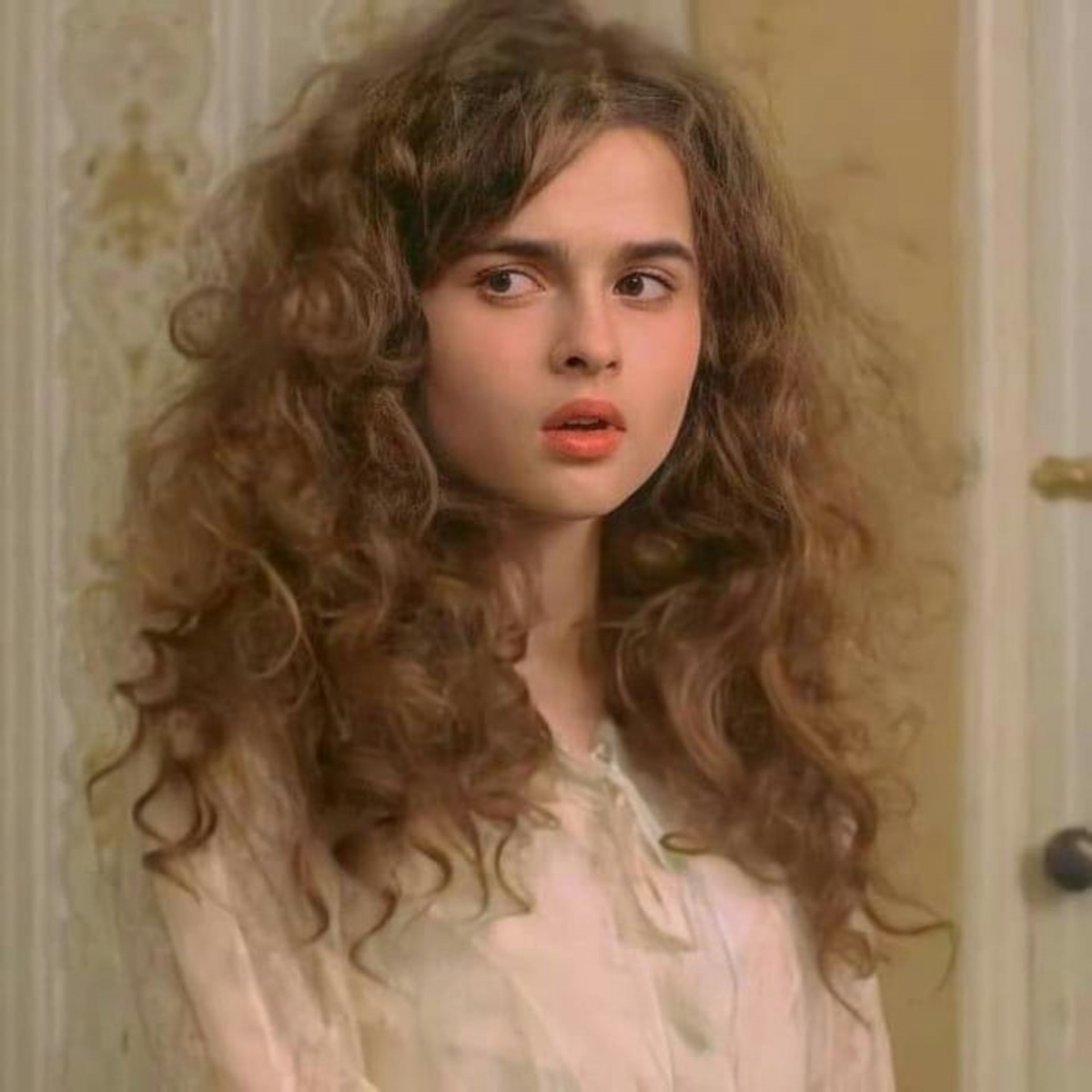 哈利波特演員Helena Bonham Carter你記得嗎?她是演食死人,年輕時竟長這樣?