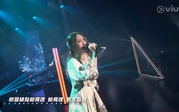 近日林欣彤在chill club翻唱 Anson Kong蝸牛一曲更被大讚,指比原唱演繹得更好被熱議