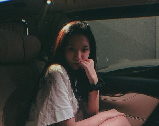 香港小姐2201 12強 楊培琳IG照片十分富有,(Penny)僅得19歲,口音並不純正