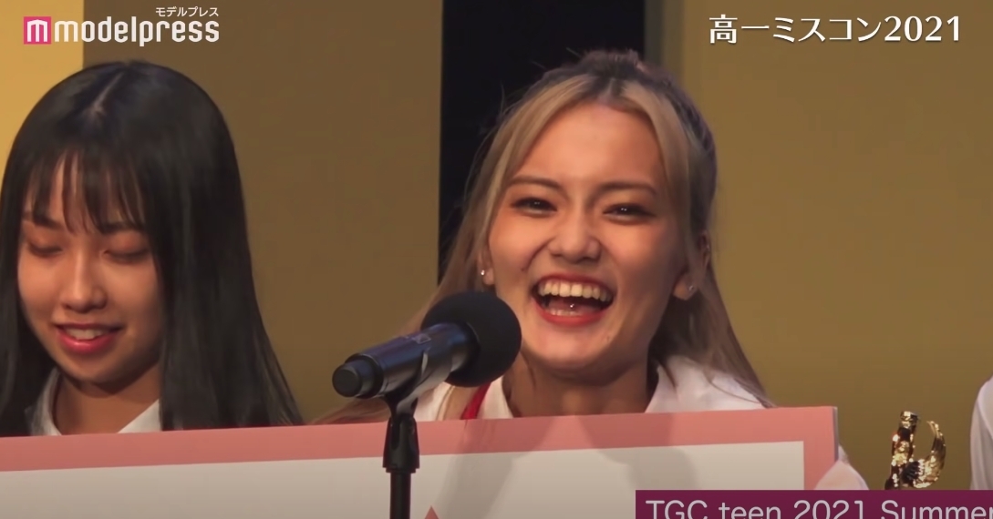 身材高挑而且性格外向甜美，是位打扮新潮而且五官精緻的女生，她的形象也許和傳統的嬌俏日本女學生有出入