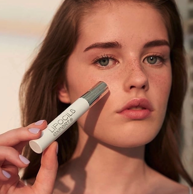 Eyebrow Lipocils Expert 眉毛濃密增長滋潤液能自然刺激眉毛的生長,促進黑色素的產生