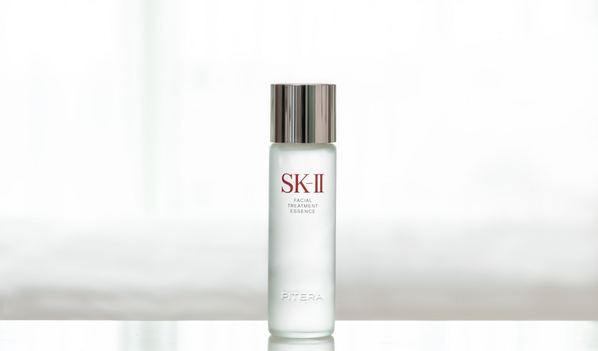 很多人都誤以為sk ii 神仙水是一般的保濕爽膚水,其實它是全效能能精華液,絕對是保濕亮肌一支到位的美肌神器!難怪成為不少人心目中的精華液推薦。
