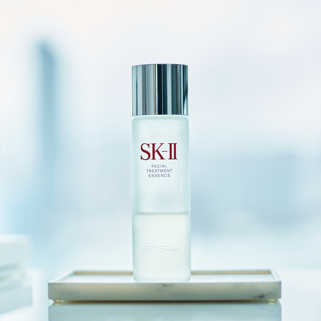 sk ii 神仙水不但可以為肌膚保濕,亦可維持水油平衡!入手這支2020精華液推薦Top 1的神仙水之時,了解如何單靠它走盡護膚天涯!