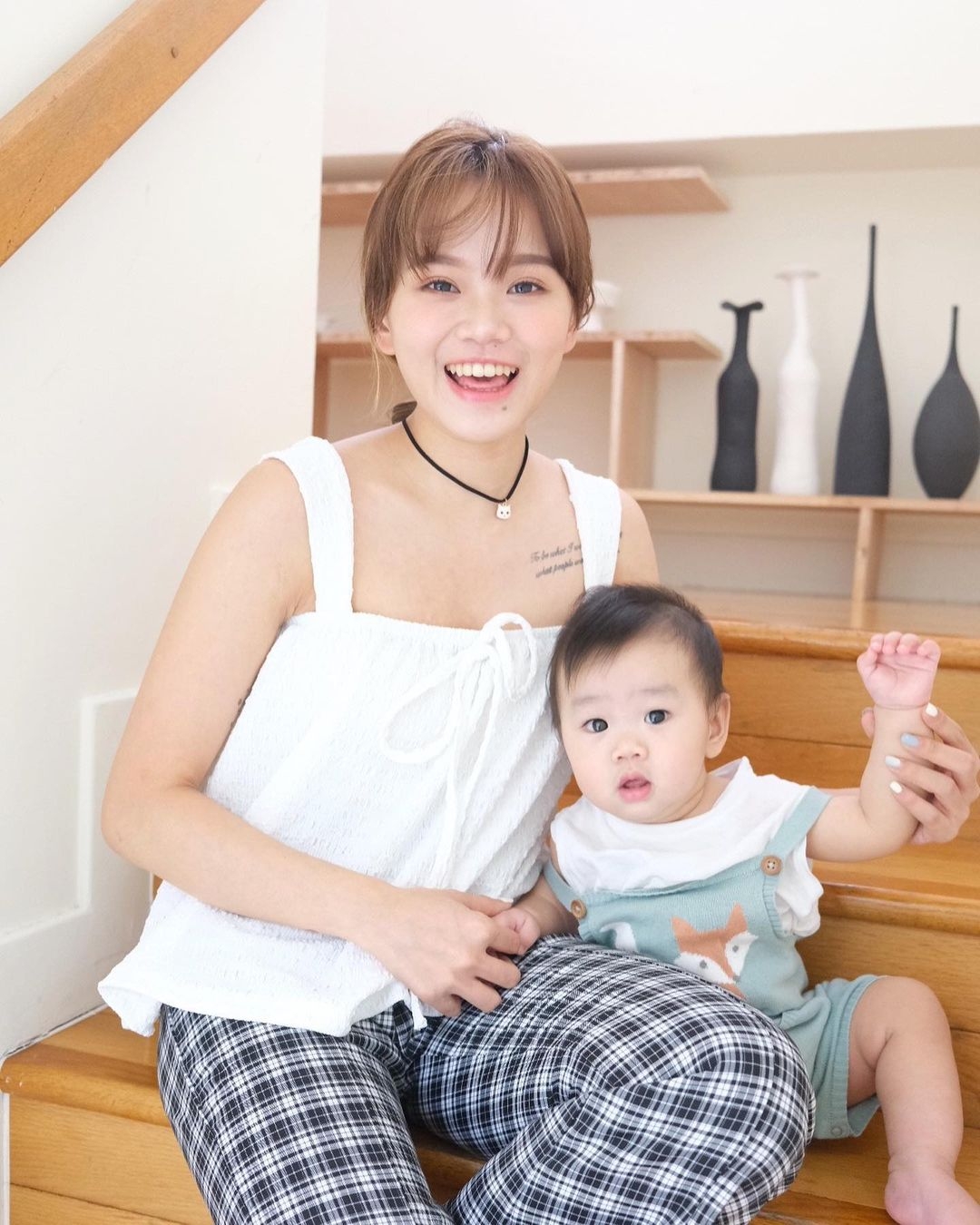 不過近日台灣就有一位知名媽媽 YouTuber 陳彥婷(Tiffany)竟然被同樣作為媽媽的粉絲狠批穿著不夠得體