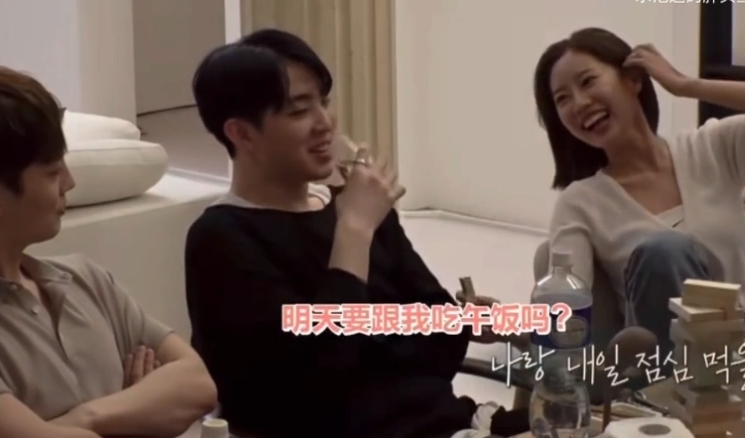 不過敏英不但沒有理睬前度,還在他面前高調撩其他男嘉賓!