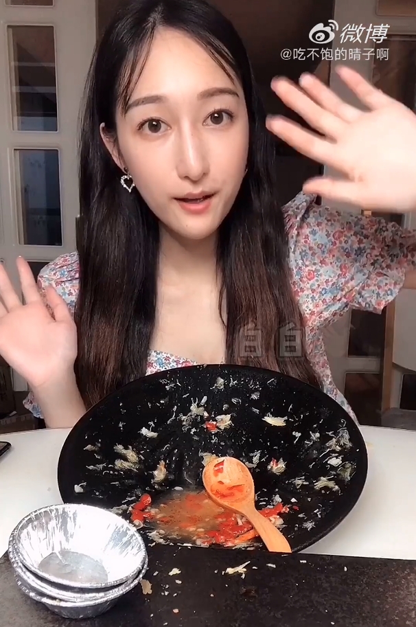 最近一位「吃不飽的晴子啊」大胃王美女就靠吃播賺錢,但幕後不為人知的是催吐至嘴角潰爛