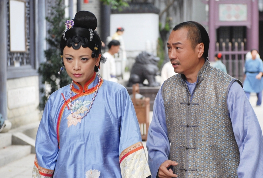 原本可憑《巾幗梟雄4》重返幕前的朱晨麗,據知在劇中會飾演黎耀祥胞妹,而且與羅子溢有感情戲