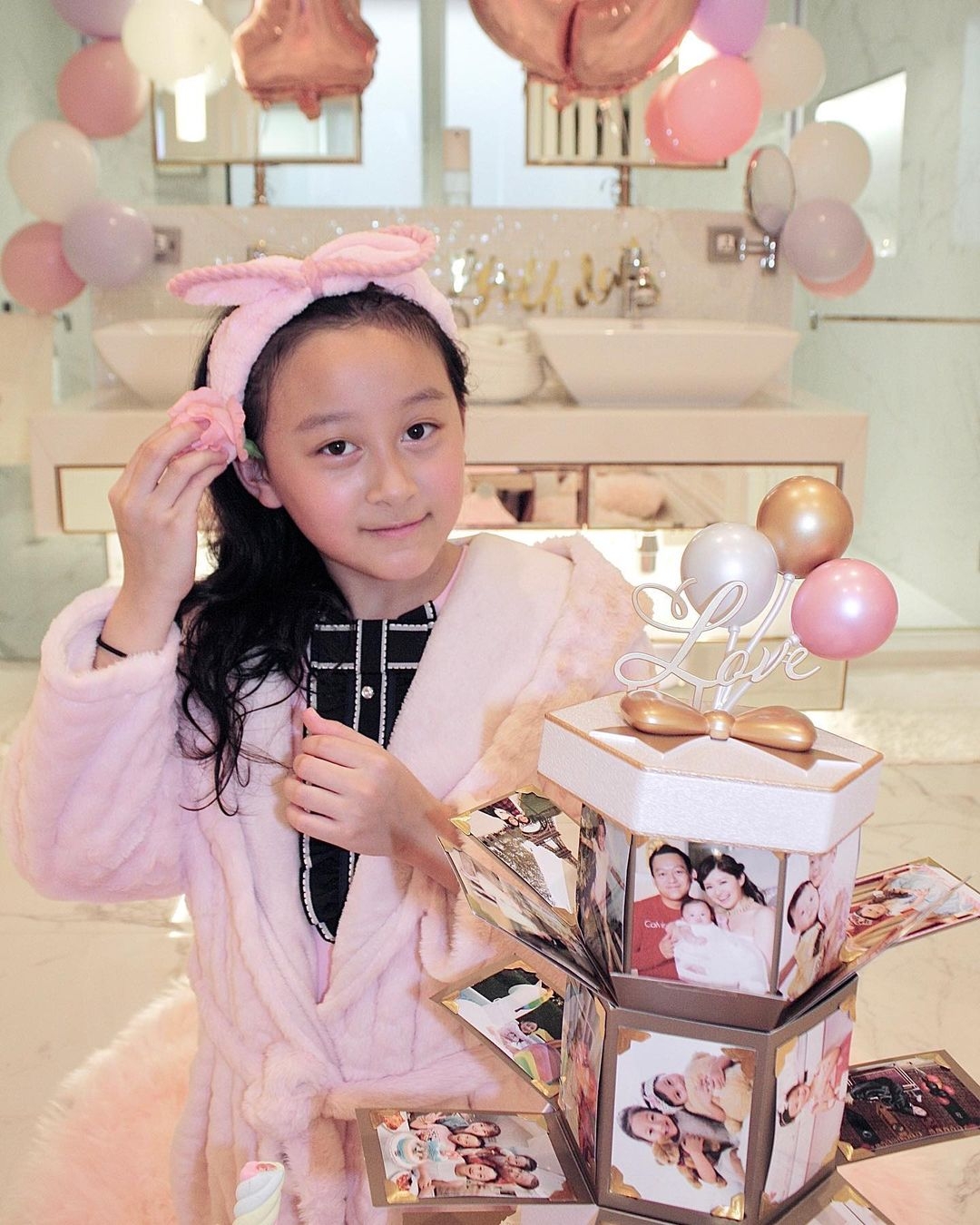 徐淑敏與老公黄浩豪宅曝光,女兒小小年紀就跟媽媽徐淑敏一樣很愛美。