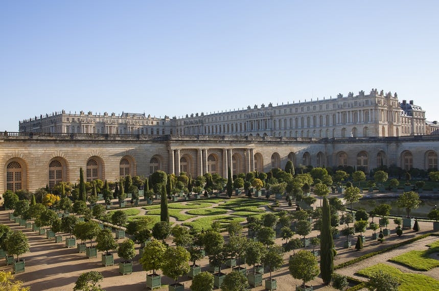 興建於1624年的凡爾賽宮(Château de Versailles)歷經路易十三、路易十四、瑪麗皇后、法國大革命等歷史時刻