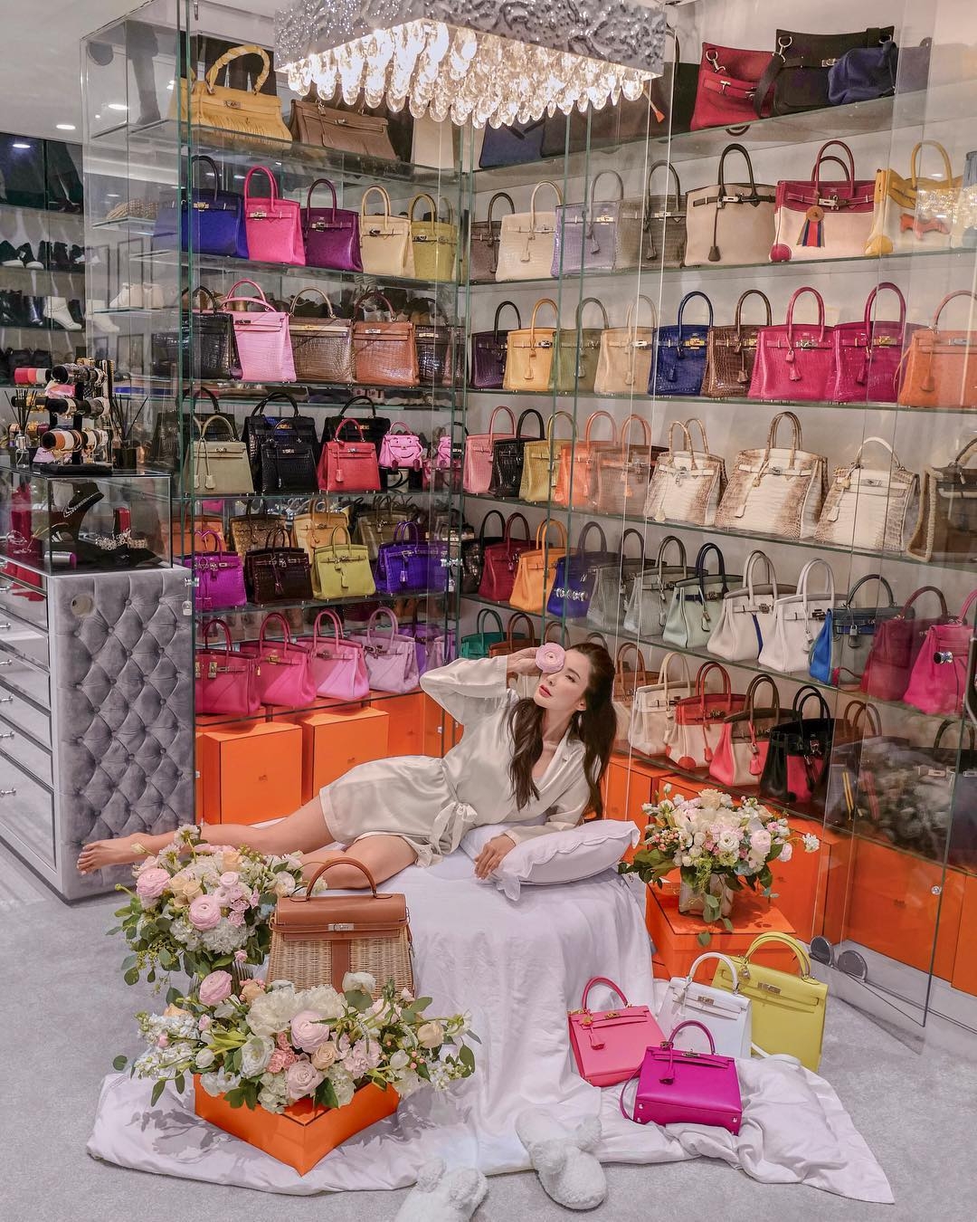 而媽媽貴為坐擁全球最多 Hermès 手袋的蔡佳芸，想必一定每位女士都想成為她的女兒吧！（笑）