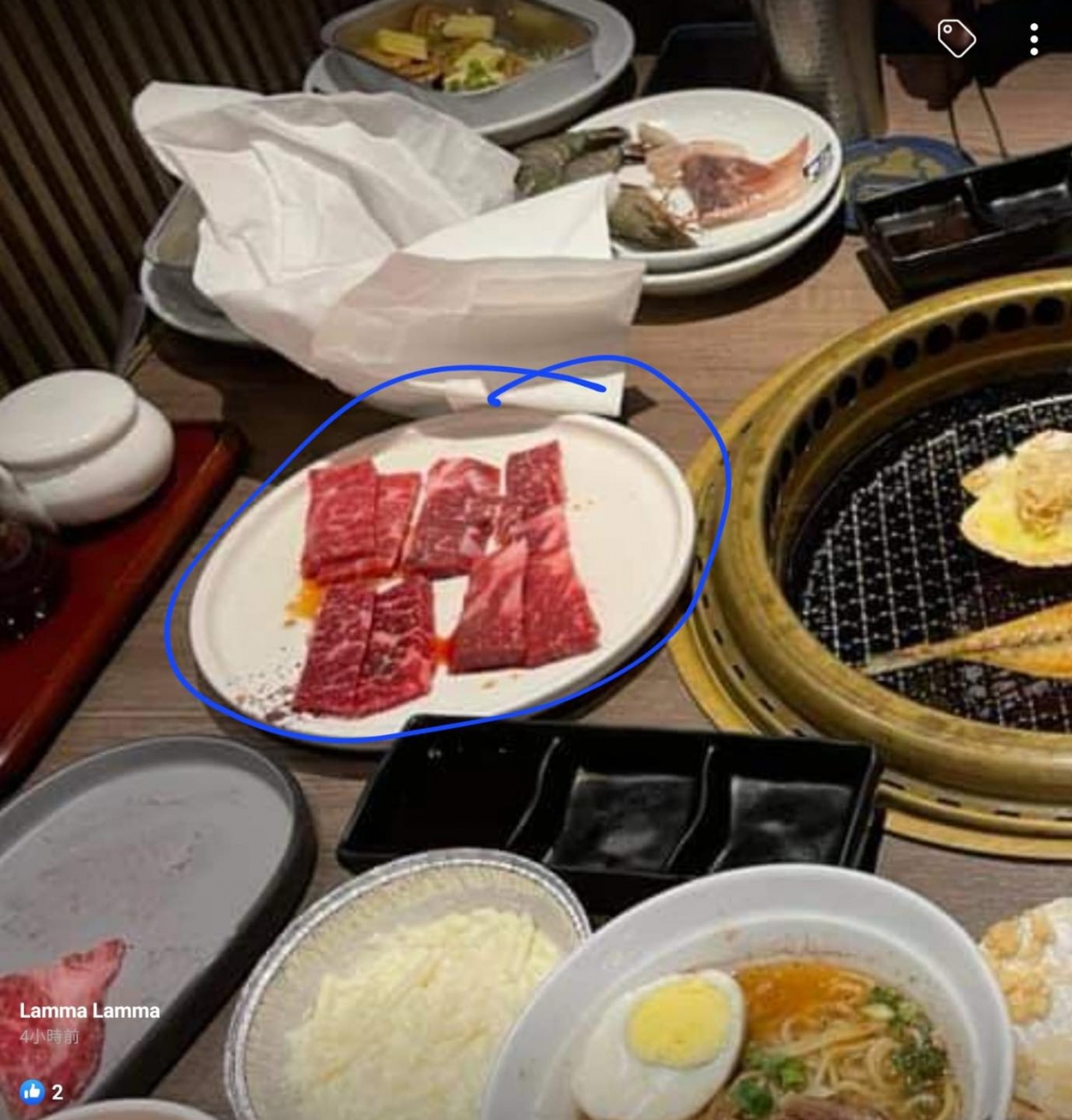 黃傑龍表示,牛肉的確每個部位都有不同差異,亦不可能每一碟都一模一樣。不過他就質疑,事主口中那一碟「好肉酸好恐怖出晒血水」的牛肉,是放在一個白色圓碟上;