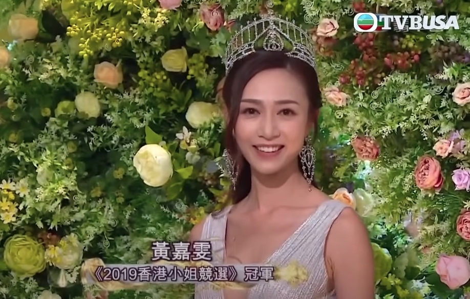 令過往令女士們夢寐以求的真鑽后冠或成為絕版,更有人指 2019 年冠軍黃嘉雯或許已是最後一位能夠獲得名貴后冠的港姐冠軍!