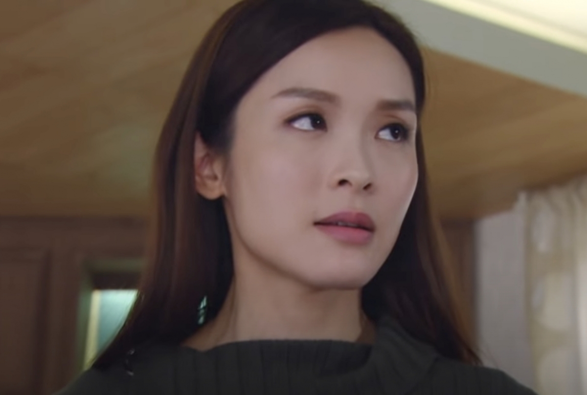 港媽繼續要求事主旁邊的乘客讓座也被拒絕。