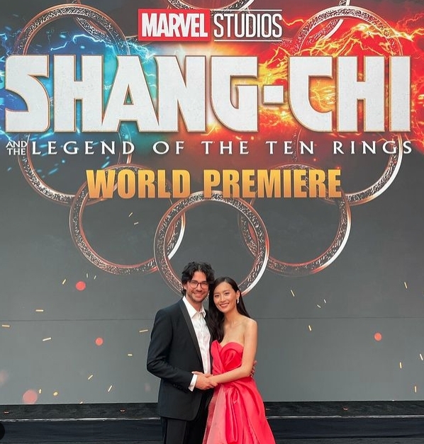 Emmanuel 在《尚氣》的宣傳活動中,他更盛裝出席到場支持妻子,指:「為你感到驕傲!」十分甜蜜~