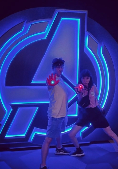 一同到了迪士尼的Marvel園區遊玩,更預訂了場地開Party