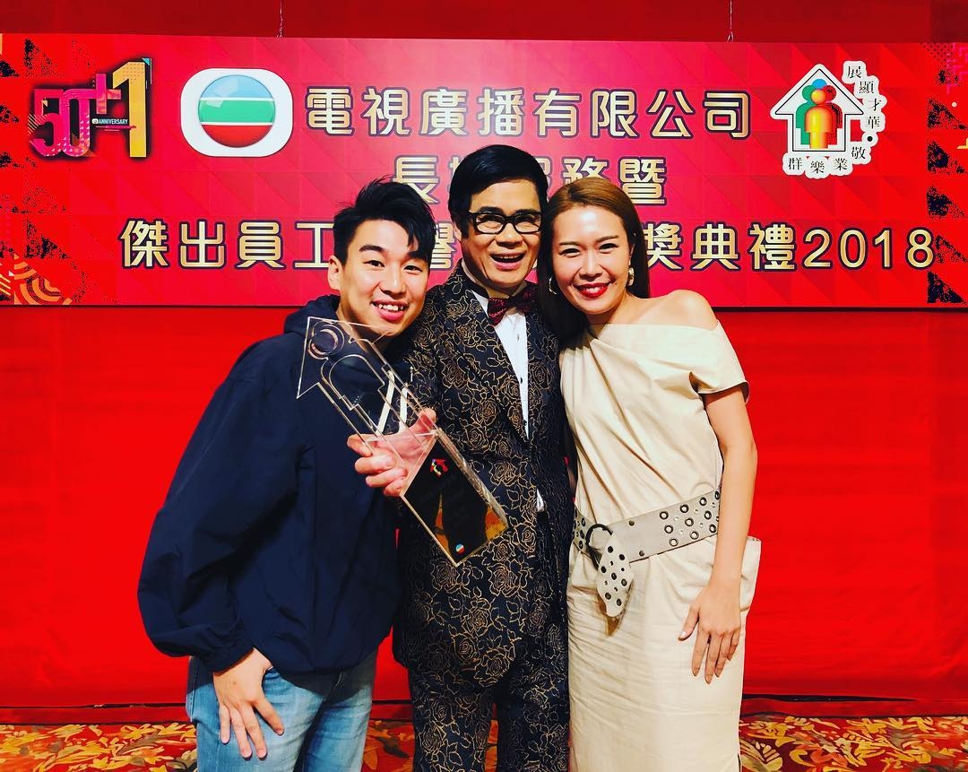 雖然兩人是幕前歡喜冤家,不過私交甚篤,感情亦相當好!安德尊與宋芝齡不但常常結伴出席活動,而且私下亦不時相聚,難怪會被人誤會。