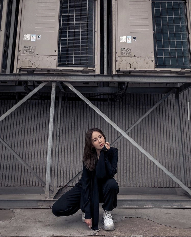 但朋友們卻不解她到底想怎樣:「Theresa如果什麼都不願意去做的話,那就別想自己會火了」