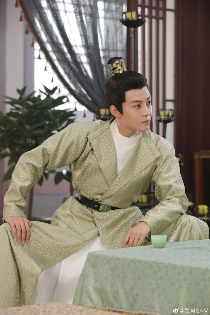 帥氣的皇甫聖華近日更正式踏足演藝界,首部戲就參演古裝劇《海棠花開炊煙起》