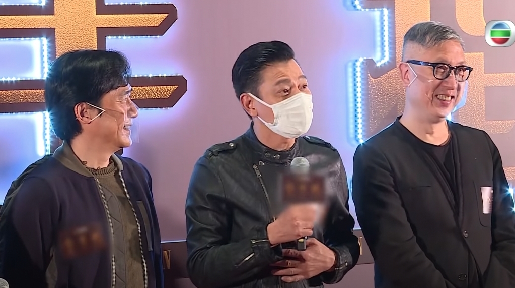 回看今年年頭兩位影帝劉德華與梁朝偉出席電影《金手指》發佈會,TVB當時的訪問也一貫「blur」走他們身上的貼紙