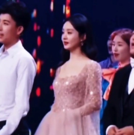 馮紹峰與趙麗穎早前宣布和平離婚,結束短暫的3年婚姻