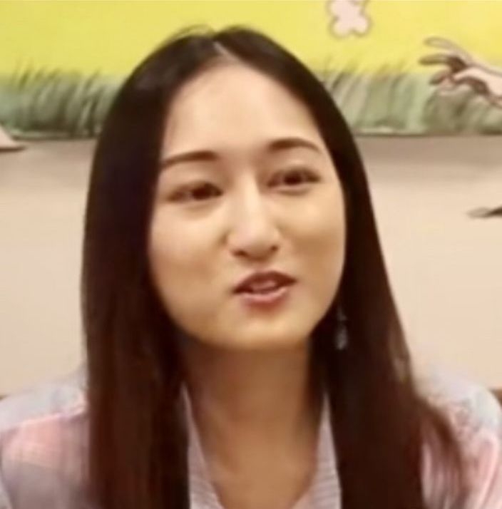 「吃不飽的晴子」以美貌吸引觀眾,瓜子臉和高高的鼻子讓網民看得賞心悅目