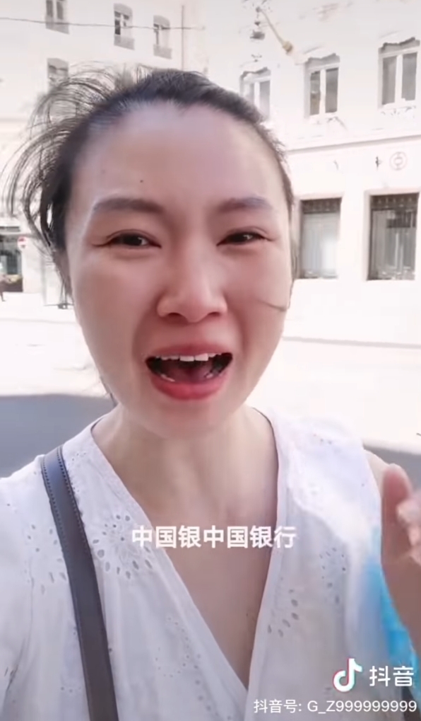 直正讓她爆紅的就是她到法國旅行時,因為在街頭發現中國銀行而激動爆喊的一段影片