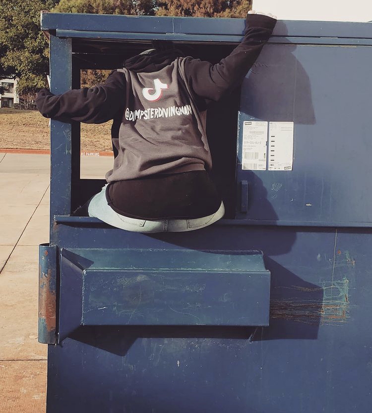 Tiffany將一件件被淪為垃圾的物品拾起,重新給予他們價值