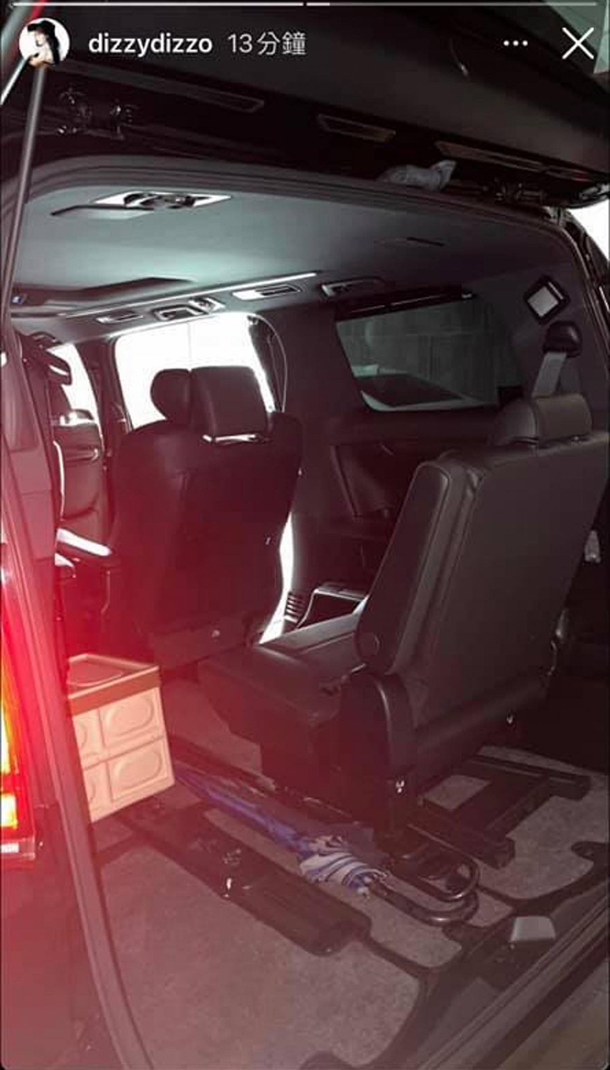 蔡詩芸立即出IG Story上載該Alpha七人車的車尾箱照片作澄清!