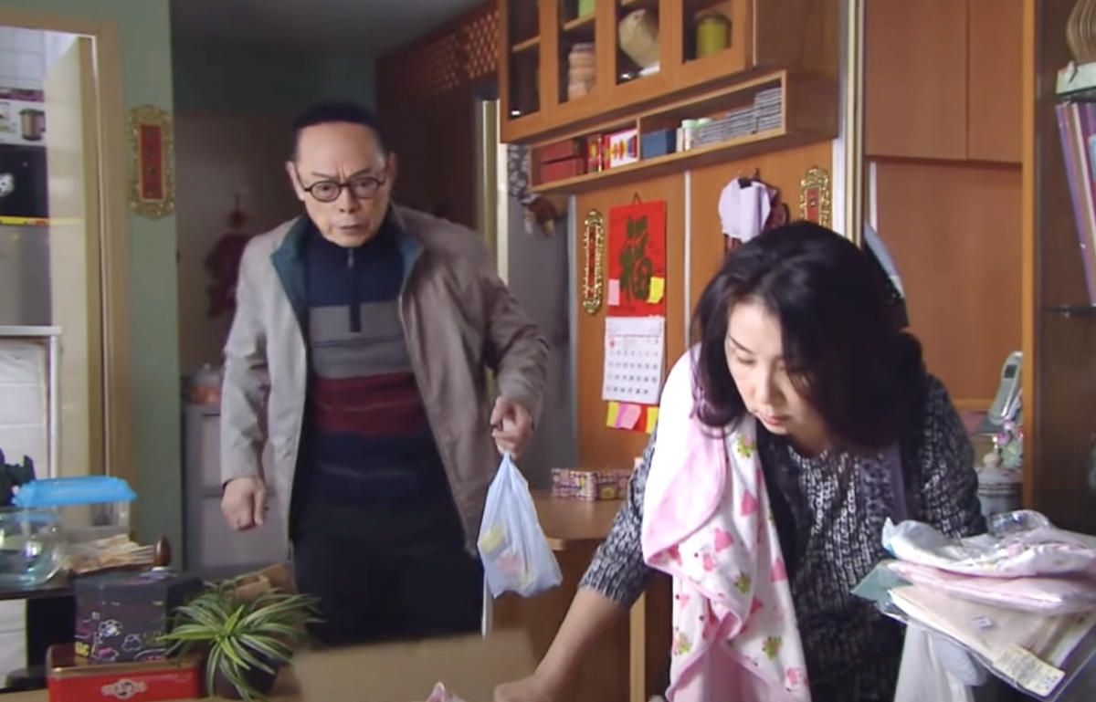 女友父母發現房間物品擺放的位置有變動,認為之前家中只有樓主和女兒兩個人,肯定是樓主亂翻東西。