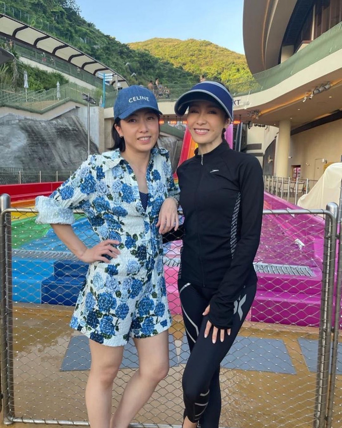 媽媽級女藝人都穿著密實到海洋公園水上樂園輕鬆大玩特玩,黎姿就穿著全身的黑色潛水裝