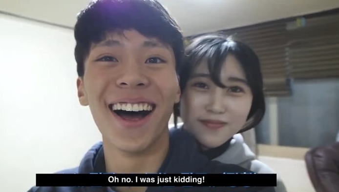 S.S Couple(成素情侶)以分享情侶互整影片為人認識,當年憑一條弄壞男朋友相機的惡搞片段紅出海外