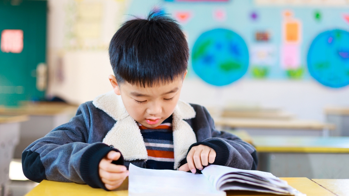 港媽的小朋友2歲就能讀懂較深奧的英文書。