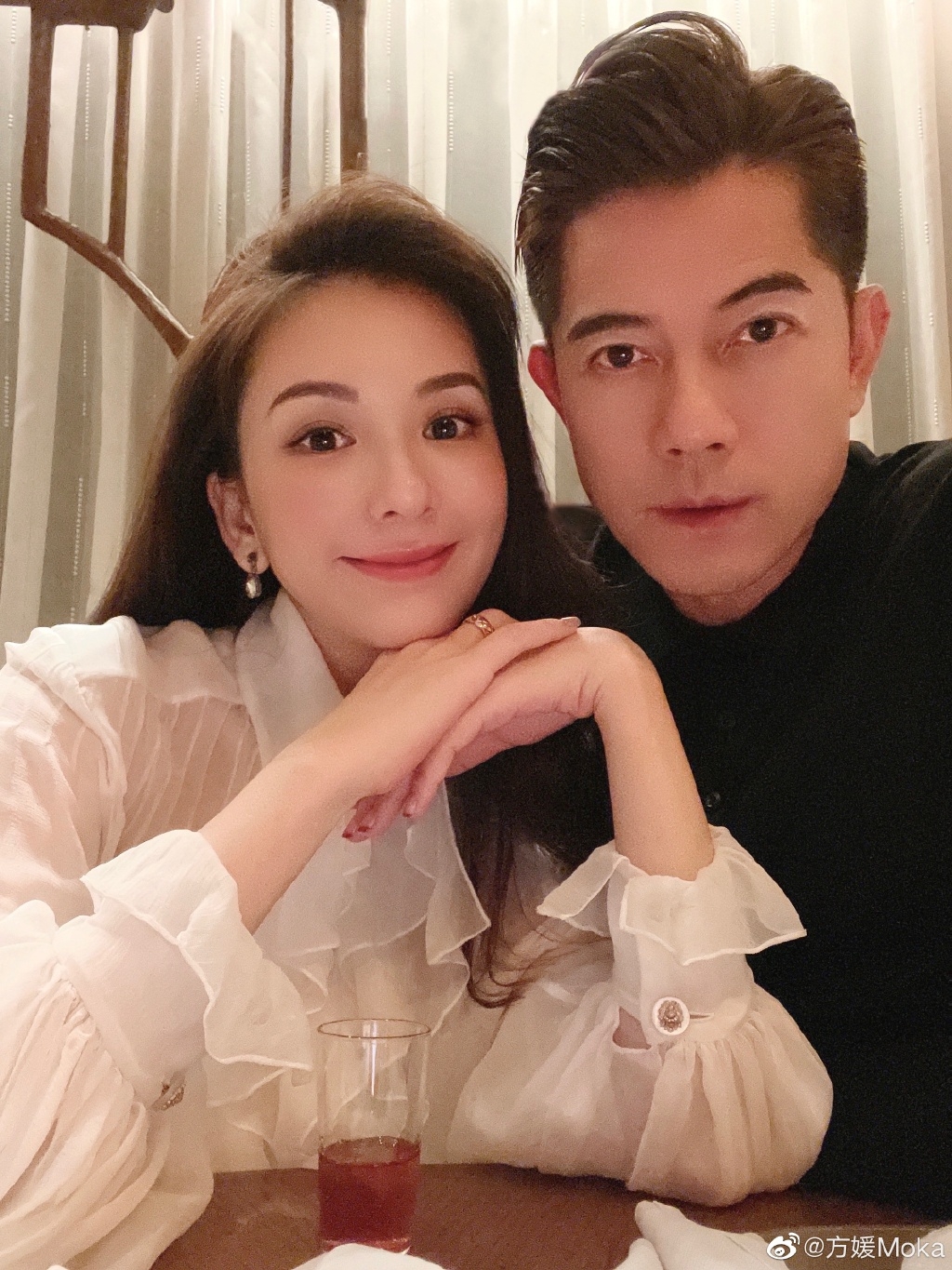 從方媛發佈的照片中，即使與老公郭富城互相甜蜜放閃也好，但每一張也彷彿是「皮笑肉不笑」一樣，好像從來沒有見她開懷地笑過一次！