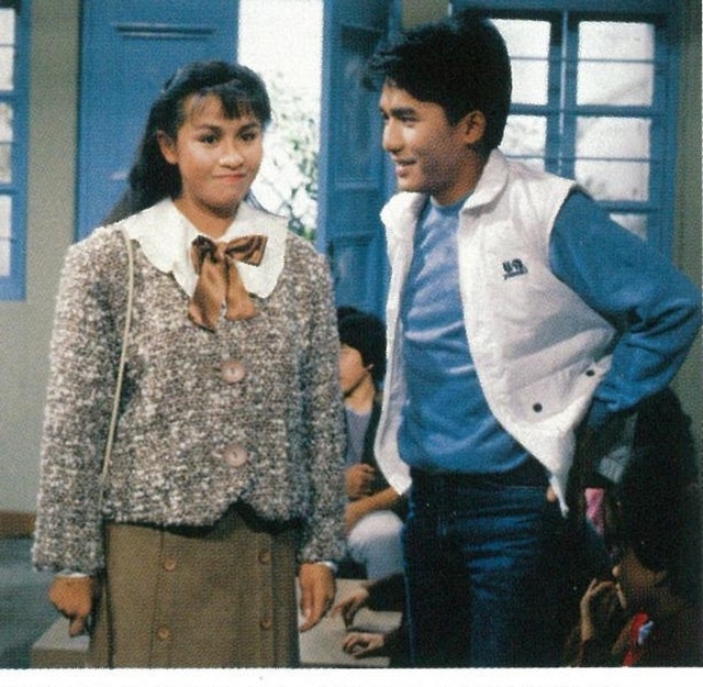 梁朝偉與劉嘉玲在 1988 年因合演舞台劇而結緣,兩人在第二年的戀情曝光。